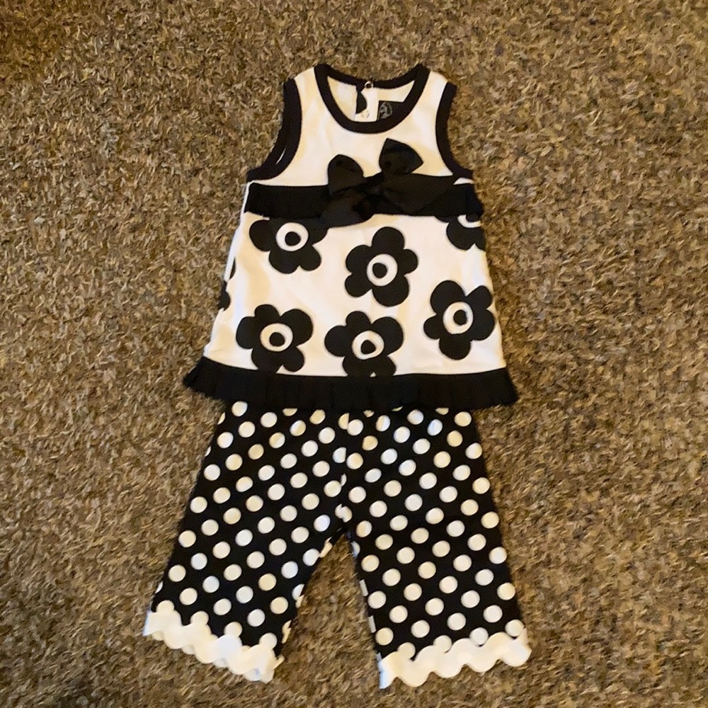 2 pice outfit for girl. Black and white.